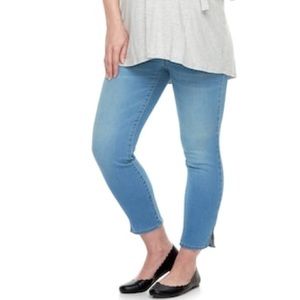 Maternity light wash crop Jeggings (size 4)